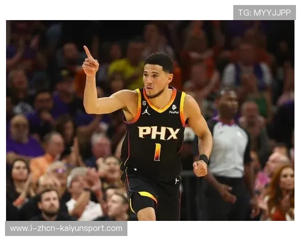 布克突破分球助攻,太阳进攻组织流畅 布克突破分球助攻,太阳进攻组织流畅